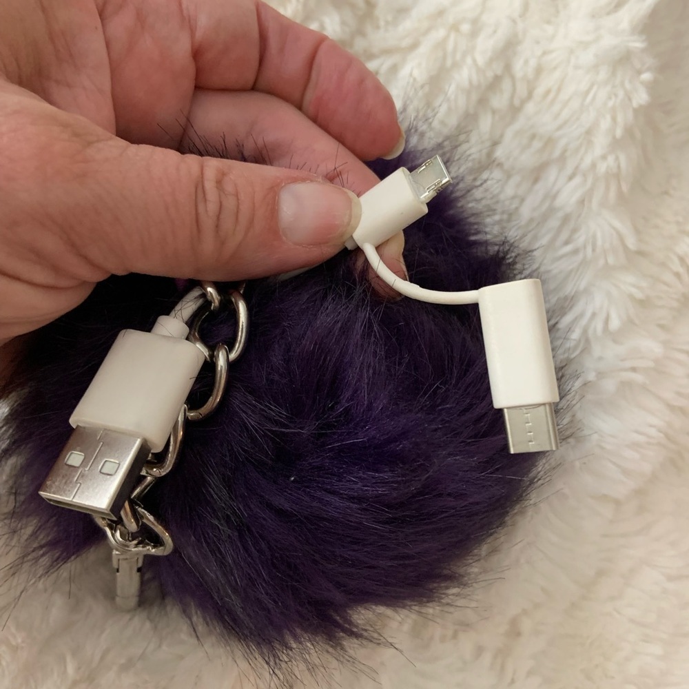 Travel charger - Picture 2 of 2
